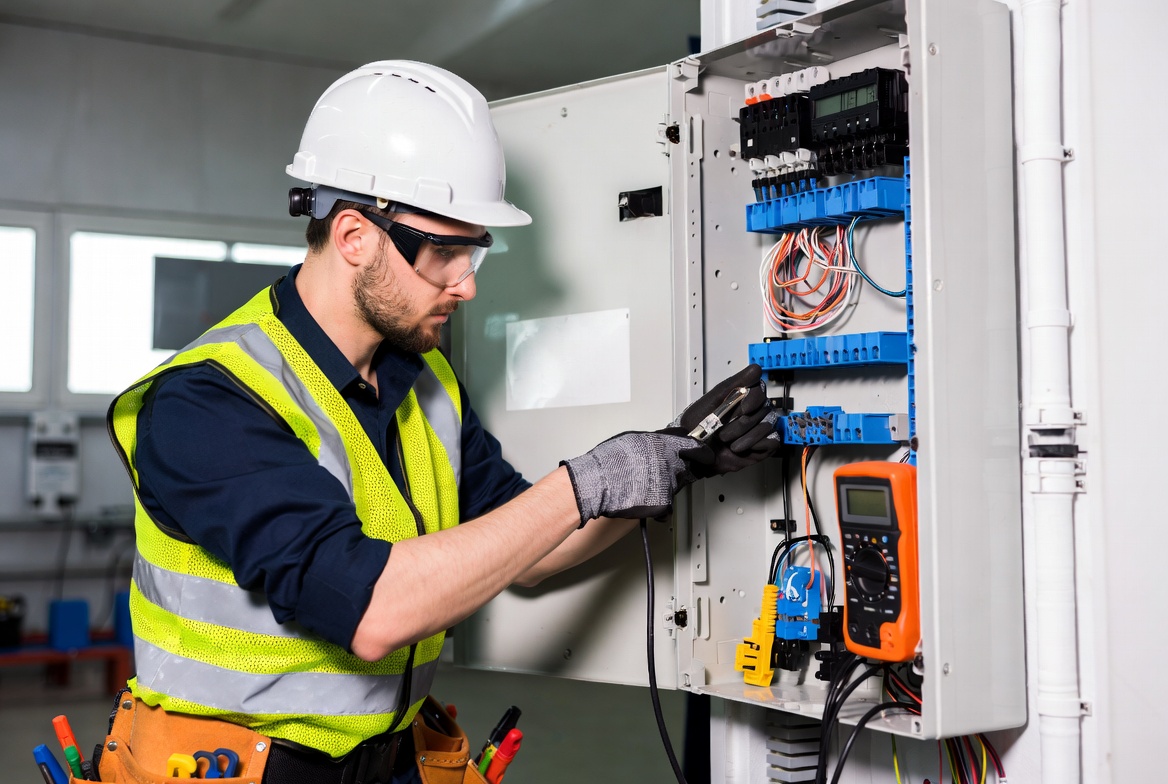 Electrical Contractor Software using construction software on site